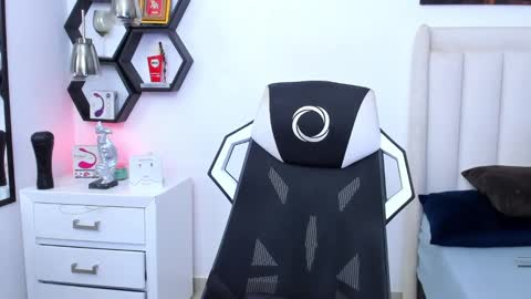 _matthew_santos_ online show from February 23, 2025, 3:35 am