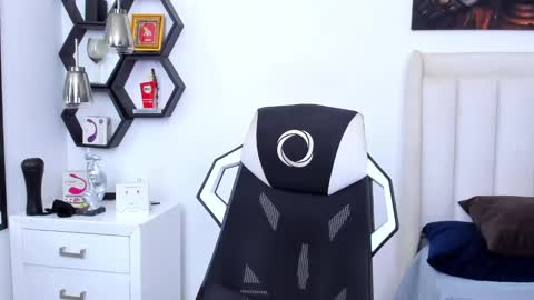 _matthew_santos_ online show from February 28, 2025, 12:10 am