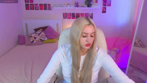 Snapshot of _melanykink chatting on September 28, 2025, 2:44 pm Melany online show from September 28, 2025, 2:44 pm