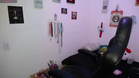 Snapshot of _miacavalli chatting on October 19, 2025, 7:58 pm _miacavalli online show from October 19, 2025, 7:58 pm