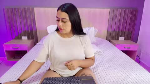 Snapshot of _miamiller_ chatting on February 13, 2025, 2:12 am _miamiller_ online show from February 13, 2025, 2:12 am