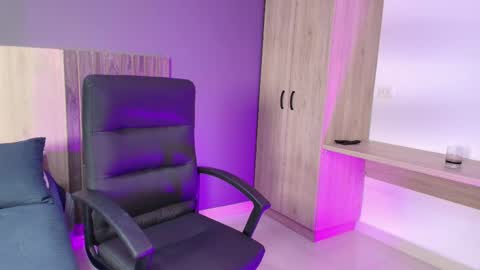 Snapshot of _miamiller_ chatting on February 18, 2025, 8:03 pm _miamiller_ online show from February 18, 2025, 8:03 pm