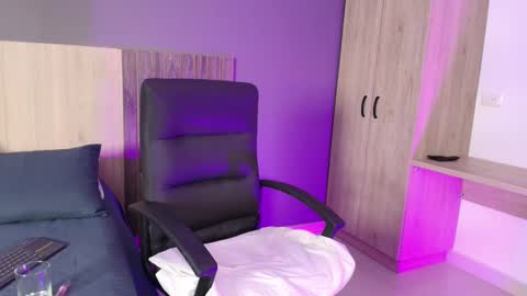 Snapshot of _miamiller_ chatting on February 18, 2025, 11:08 pm _miamiller_ online show from February 18, 2025, 11:08 pm