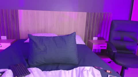 Snapshot of _miamiller_ chatting on February 19, 2025, 11:14 pm _miamiller_ online show from February 19, 2025, 11:14 pm