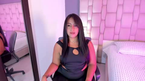 Snapshot of _miamiller_ chatting on October 8, 2025, 8:17 pm _miamiller_ online show from October 8, 2025, 8:17 pm