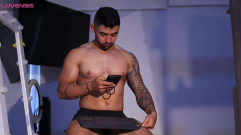 Snapshot of _mikestone chatting on December 20, 2024, 8:23 pm soy mike online show from December 20, 2024, 8:23 pm