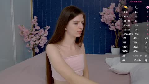 Snapshot of _mirror_girl chatting on February 7, 2025, 6:24 am Victoria online show from February 7, 2025, 6:24 am