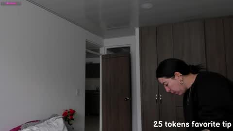 _miss_coco_ online show from February 4, 2025, 12:33 pm