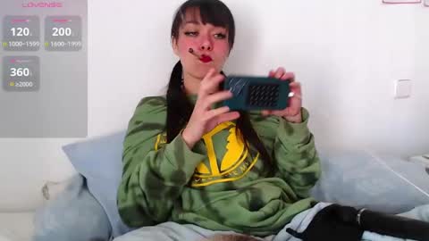 Snapshot of _missshe_ chatting on February 16, 2025, 9:26 am Sophia Help me get 100 thumbs up online show from February 16, 2025, 9:26 am