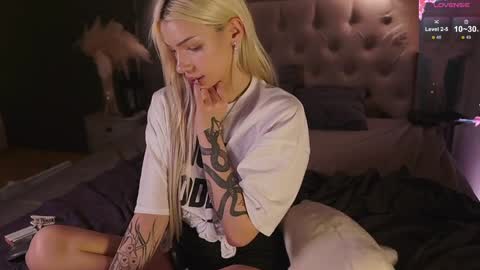 Snapshot of _miumiu_ chatting on February 20, 2025, 9:33 am Sasha online show from February 20, 2025, 9:33 am