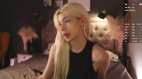 Snapshot of _miumiu_ chatting on February 22, 2025, 8:53 pm Sasha online show from February 22, 2025, 8:53 pm