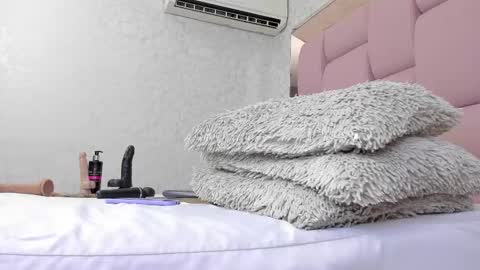 Snapshot of _molly_rosse_ chatting on February 14, 2025, 1:18 pm _molly_rosse_ online show from February 14, 2025, 1:18 pm
