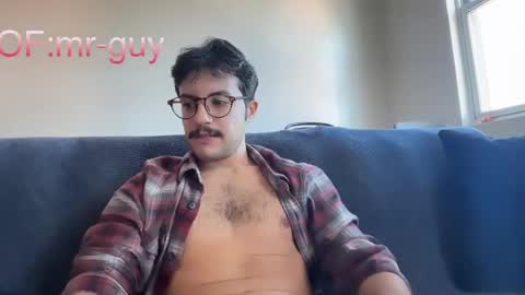 Snapshot of _mrguy_ chatting on October 27, 2025, 5:17 pm _mrguy_ online show from October 27, 2025, 5:17 pm