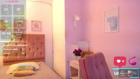 nahomi  online show from November 18, 2025, 10:36 pm