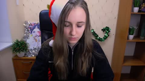 Snapshot of _nicole_new chatting on December 7, 2024, 12:24 pm Nica online show from December 7, 2024, 12:24 pm