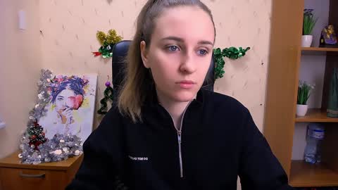 Snapshot of _nicole_new chatting on December 22, 2024, 12:05 pm Nica online show from December 22, 2024, 12:05 pm