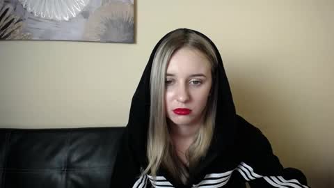 Nica online show from November 21, 2025, 1:54 pm