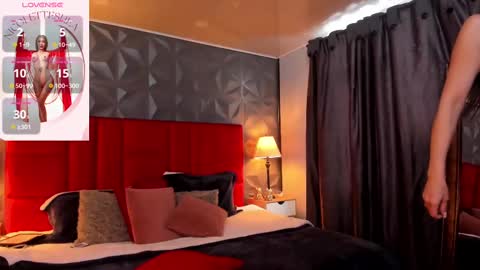 Snapshot of _nicoletteshea_ chatting on February 25, 2025, 9:13 pm _nicoletteshea_ online show from February 25, 2025, 9:13 pm