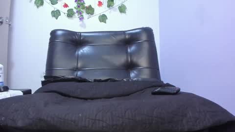 Snapshot of _nicollee chatting on February 19, 2025, 9:06 am juliana online show from February 19, 2025, 9:06 am