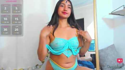 Snapshot of _orquidea_ chatting on October 22, 2025, 1:55 pm Orquidea online show from October 22, 2025, 1:55 pm