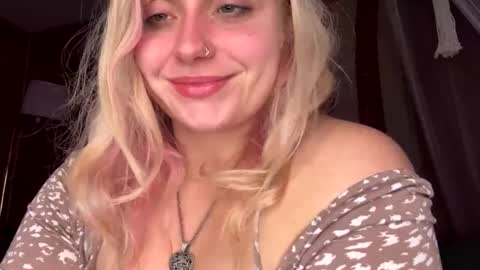 Snapshot of _peaceoutgirlscout_ chatting on October 6, 2025, 5:16 am _peaceoutgirlscout_ online show from October 6, 2025, 5:16 am