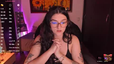 violeta ig  online show from November 24, 2025, 3:39 am