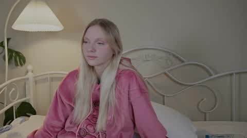 Snapshot of _penisflytrap_ chatting on September 27, 2025, 5:56 am Viktoria online show from September 27, 2025, 5:56 am