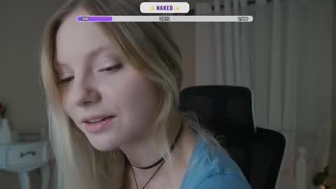Snapshot of _penisflytrap_ chatting on October 9, 2025, 3:26 am Viktoria online show from October 9, 2025, 3:26 am