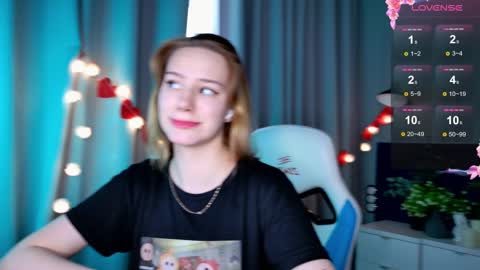 Snapshot of _ramona__ chatting on February 17, 2025, 9:35 am im Amy online show from February 17, 2025, 9:35 am