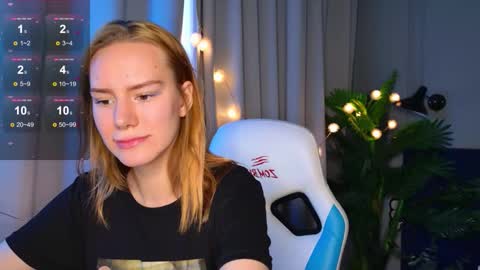 Snapshot of _ramona__ chatting on October 3, 2025, 6:32 am im Amy online show from October 3, 2025, 6:32 am