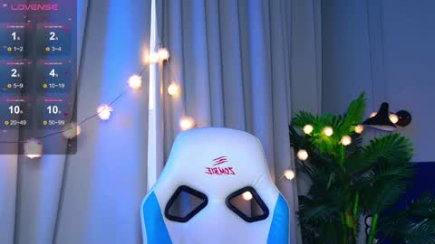 Snapshot of _ramona__ chatting on October 13, 2025, 6:02 am im Amy online show from October 13, 2025, 6:02 am