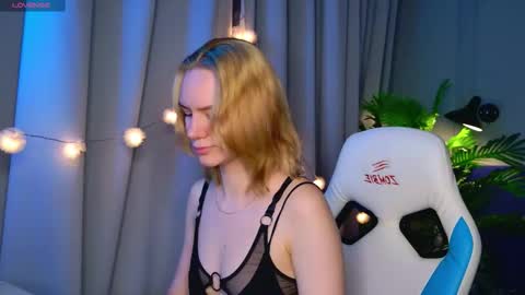 Snapshot of _ramona__ chatting on December 22, 2025, 6:10 am im Amy online show from December 22, 2025, 6:10 am