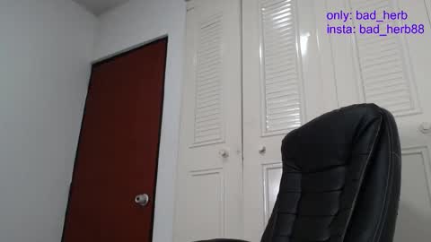 Alejandra  online show from September 25, 2025, 4:27 am