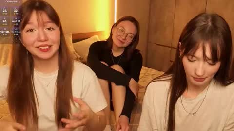 Snapshot of _reverse_gang_ chatting on November 16, 2025, 5:18 pm LISSAPVT IS OPEN online show from November 16, 2025, 5:18 pm