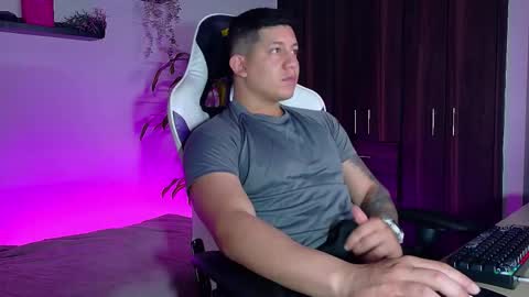 Snapshot of _robertobaggio chatting on October 14, 2025, 12:50 pm Roberto online show from October 14, 2025, 12:50 pm