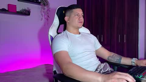 Snapshot of _robertobaggio chatting on October 20, 2025, 12:27 pm Roberto online show from October 20, 2025, 12:27 pm