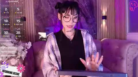 Snapshot of _sabrinaa_1 chatting on December 2, 2025, 8:48 pm Sabrina online show from December 2, 2025, 8:48 pm