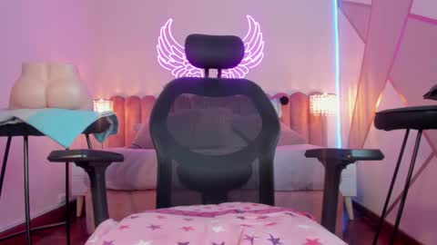 Scarlett online show from February 21, 2025, 1:22 pm