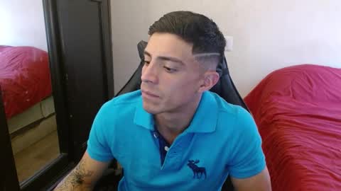 Snapshot of _schnnneider_ chatting on October 3, 2025, 5:32 pm SCHNEIDER online show from October 3, 2025, 5:32 pm