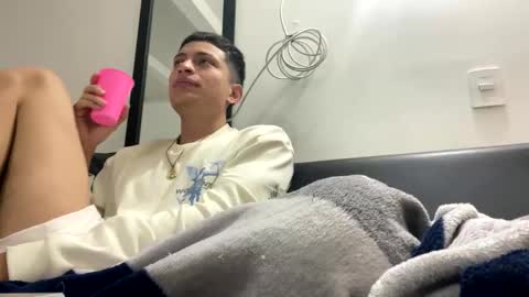 Juan Pablo-independent model online show from February 9, 2025, 4:14 am