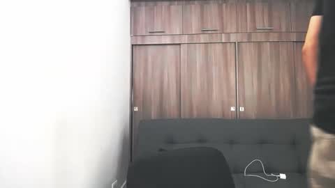 Juan Pablo-independent model online show from September 25, 2025, 10:46 pm