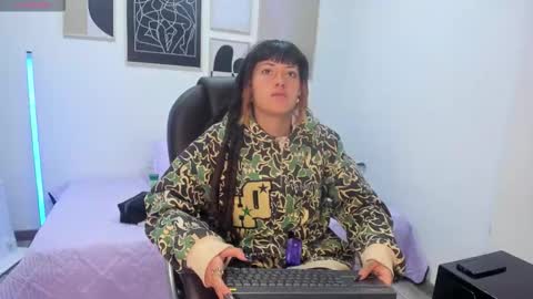 Snapshot of _sharlotte777 chatting on November 22, 2025, 2:27 pm _sharlotte777 online show from November 22, 2025, 2:27 pm