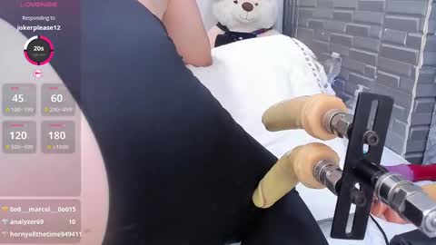 Snapshot of _sharlottt_ chatting on February 21, 2025, 1:11 pm _sharlottt_ online show from February 21, 2025, 1:11 pm