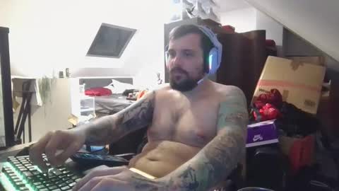 Snapshot of _smiley_bear27 chatting on December 5, 2025, 10:02 am _smiley_bear27 online show from December 5, 2025, 10:02 am