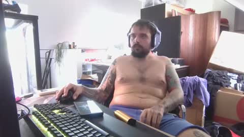 Snapshot of _smiley_bear27 chatting on December 14, 2025, 12:16 am _smiley_bear27 online show from December 14, 2025, 12:16 am