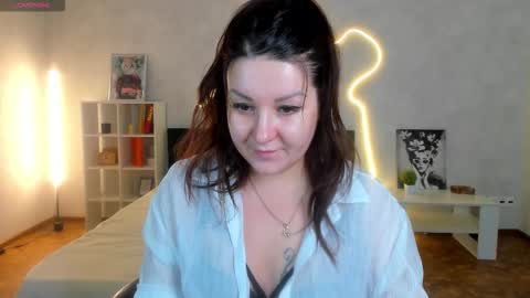 Snapshot of _still_her chatting on December 4, 2025, 1:15 am Erica online show from December 4, 2025, 1:15 am