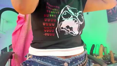 Snapshot of _sweet_kuromi chatting on November 16, 2025, 4:51 am Kuromi online show from November 16, 2025, 4:51 am