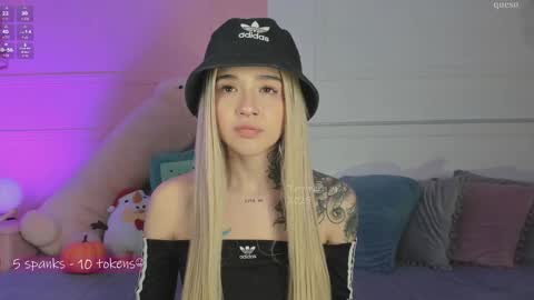 _tammarra_ online show from November 29, 2025, 12:41 pm