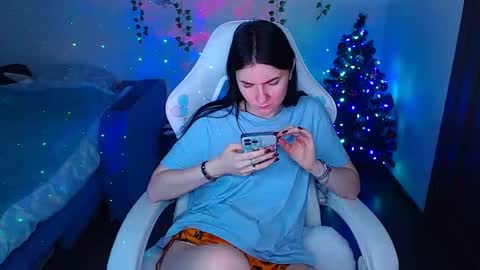 Snapshot of _thesamedaniellatrue_ chatting on December 15, 2025, 2:10 pm _thesamedaniellatrue_ online show from December 15, 2025, 2:10 pm