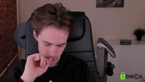 Snapshot of _tokyo_ghoul chatting on November 7, 2025, 7:19 am _tokyo_ghoul online show from November 7, 2025, 7:19 am